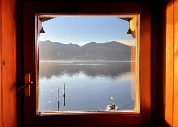 Attico Vista Lago In Centro شقة