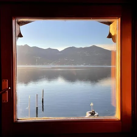 Attico Vista Lago In Centro Apartament